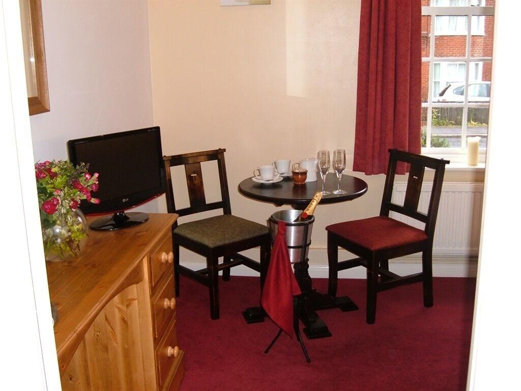 The Wheatsheaf Inn Cuckfield Bagian luar foto