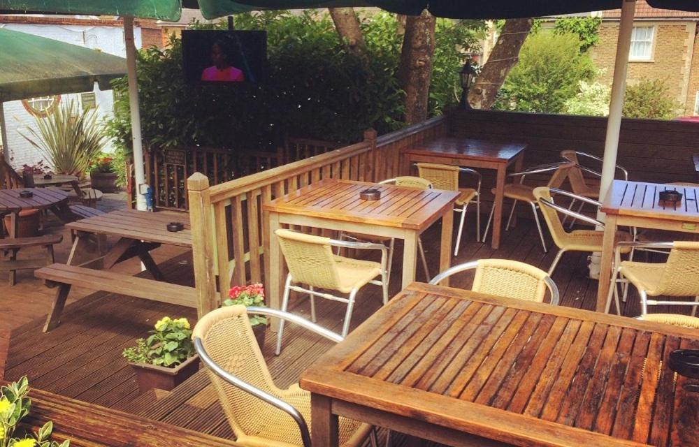The Wheatsheaf Inn Cuckfield Bagian luar foto