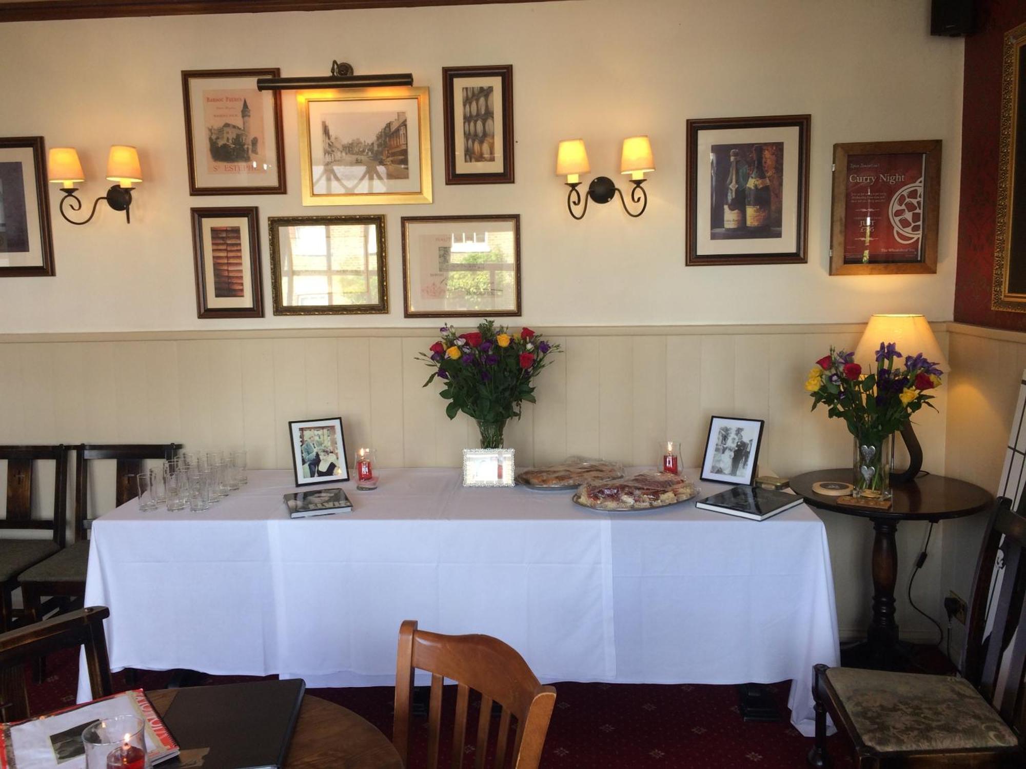 The Wheatsheaf Inn Cuckfield Bagian luar foto