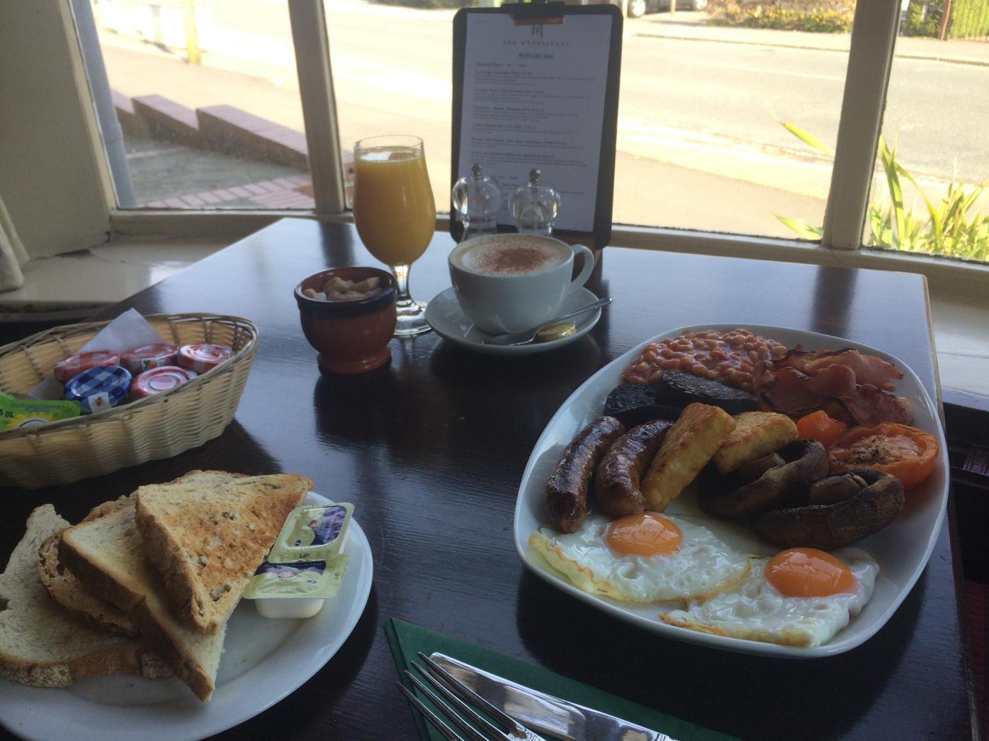 The Wheatsheaf Inn Cuckfield Bagian luar foto